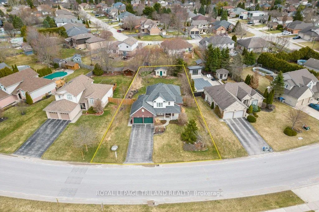 Photo 3 of 104 Stephen Moore Drive, Middlesex Centre, Kilworth — HOMEH