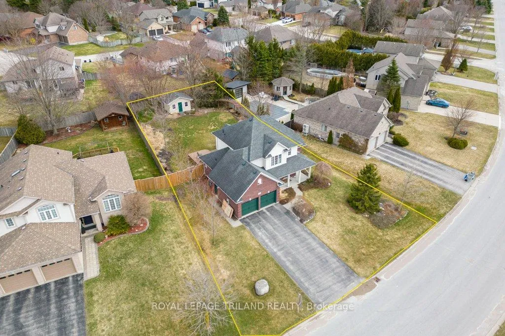 Photo 4 of 104 Stephen Moore Drive, Middlesex Centre, Kilworth — HOMEH