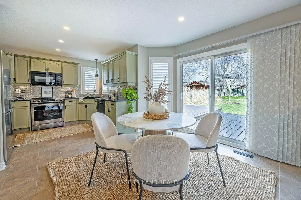 Photo 13 of 104 Stephen Moore Drive, Middlesex Centre, Kilworth — HOMEH