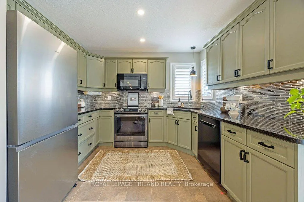 Photo 16 of 104 Stephen Moore Drive, Middlesex Centre, Kilworth — HOMEH