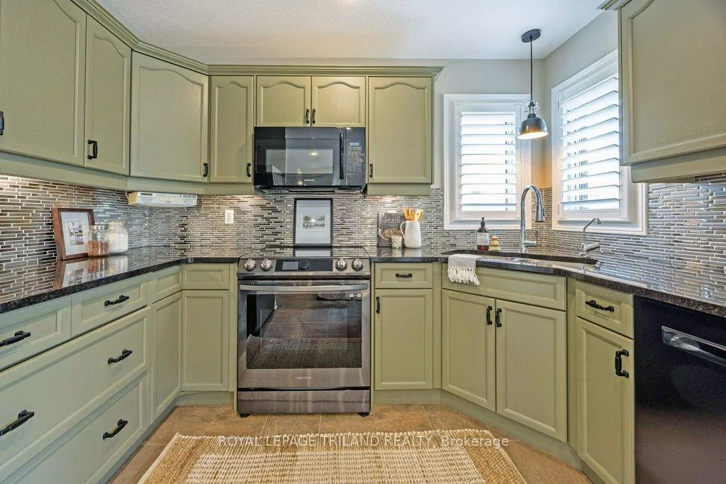Photo 17 of 104 Stephen Moore Drive, Middlesex Centre, Kilworth — HOMEH