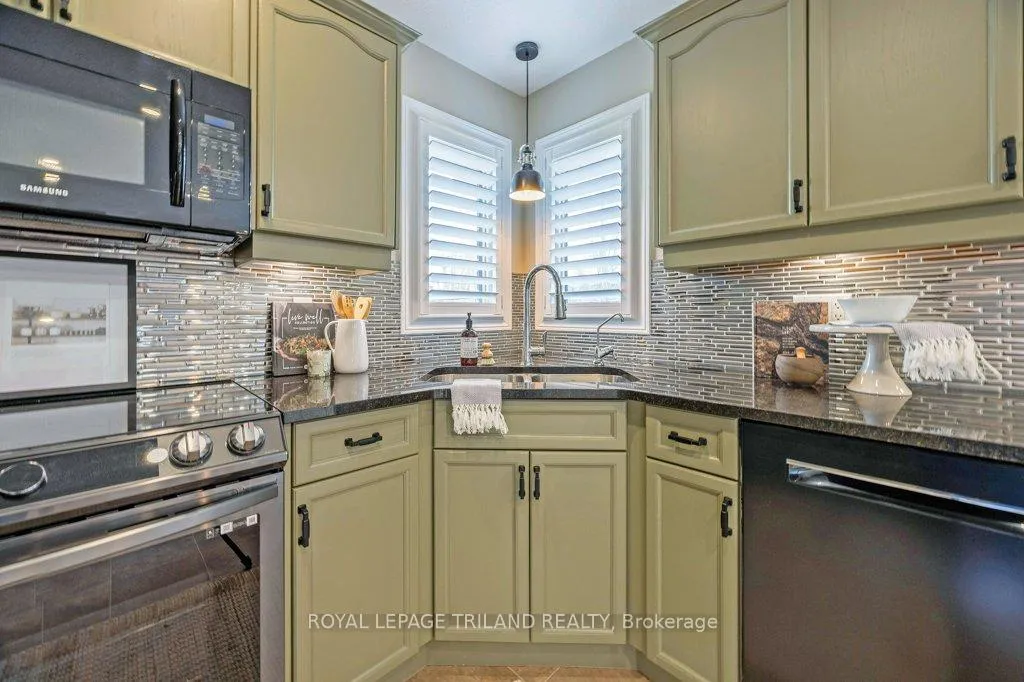 Photo 18 of 104 Stephen Moore Drive, Middlesex Centre, Kilworth — HOMEH