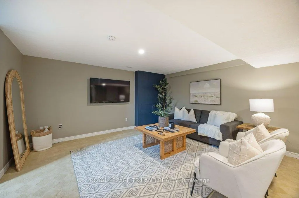 Photo 33 of 104 Stephen Moore Drive, Middlesex Centre, Kilworth — HOMEH