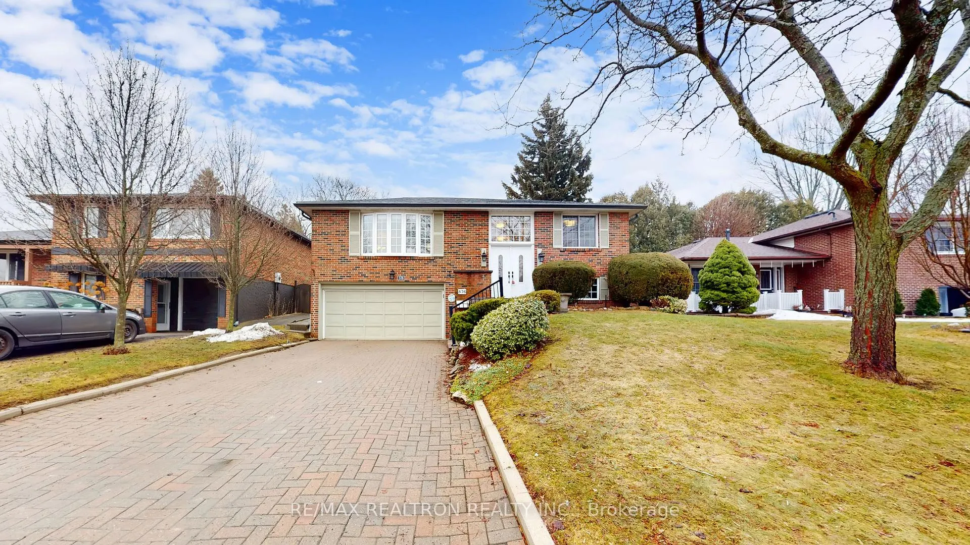 Photo 1 of 576 Arnhem Drive, Oshawa, O'Neill — HOMEH