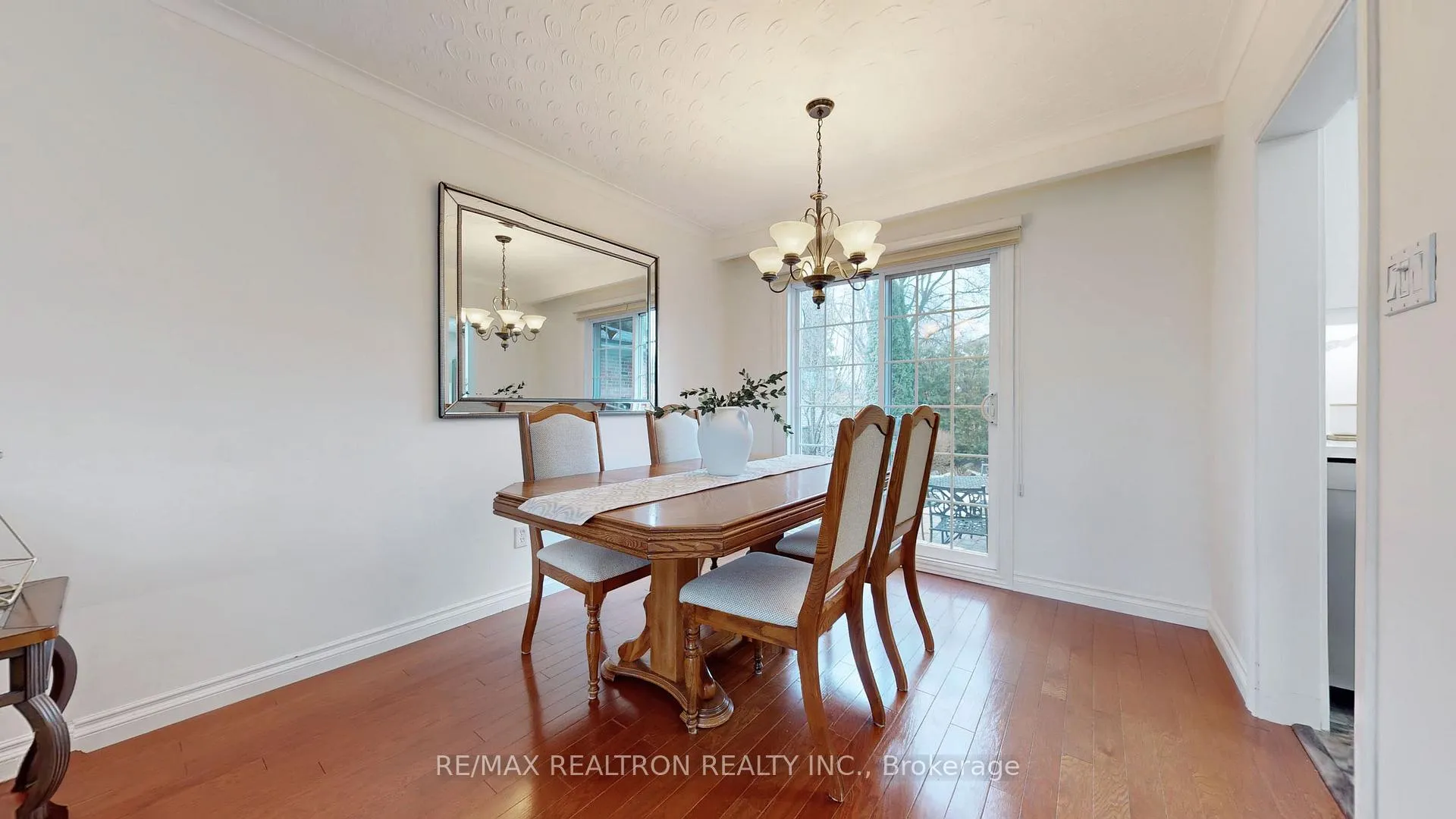 Photo 10 of 576 Arnhem Drive, Oshawa, O'Neill — HOMEH