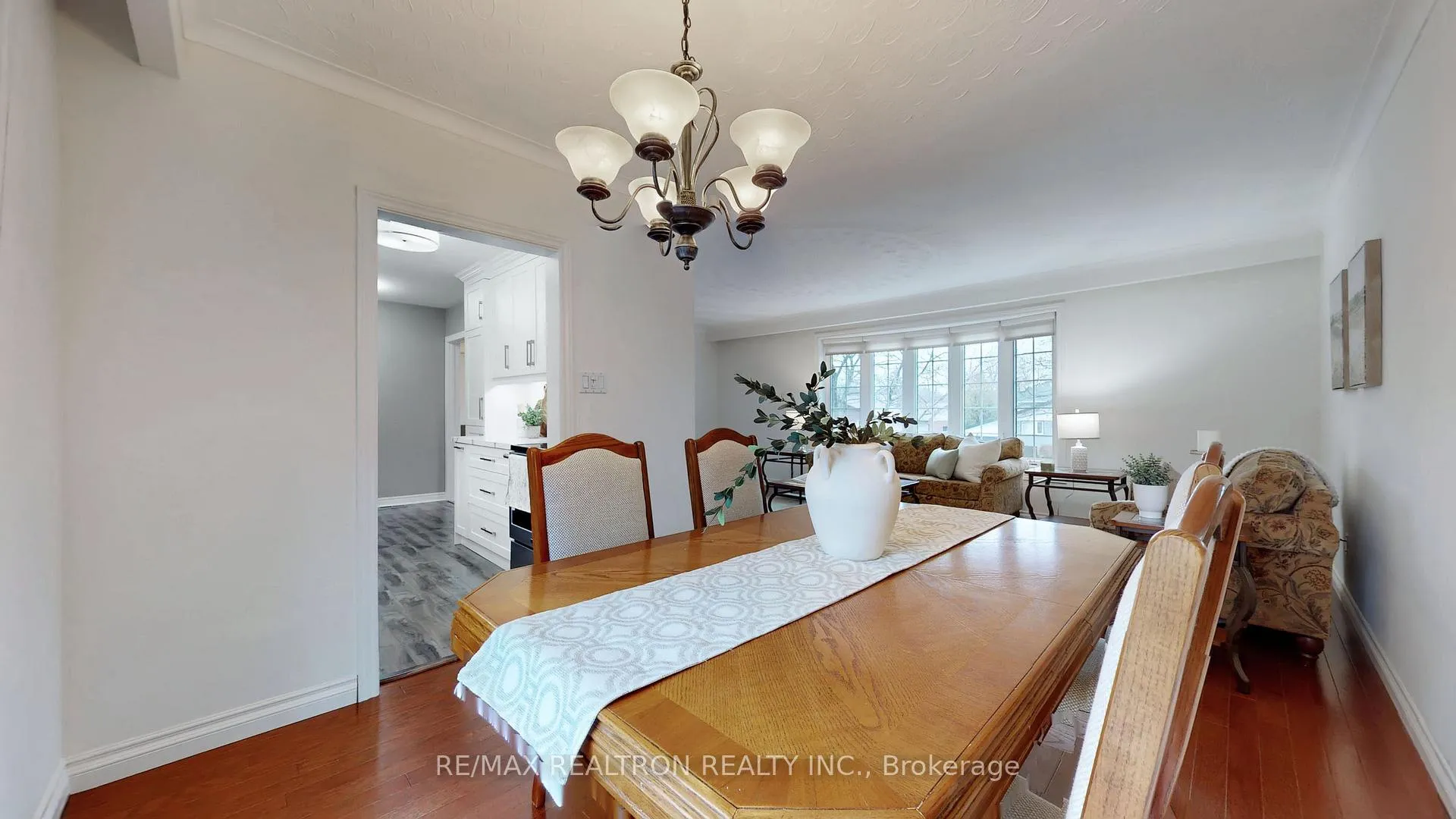 Photo 12 of 576 Arnhem Drive, Oshawa, O'Neill — HOMEH