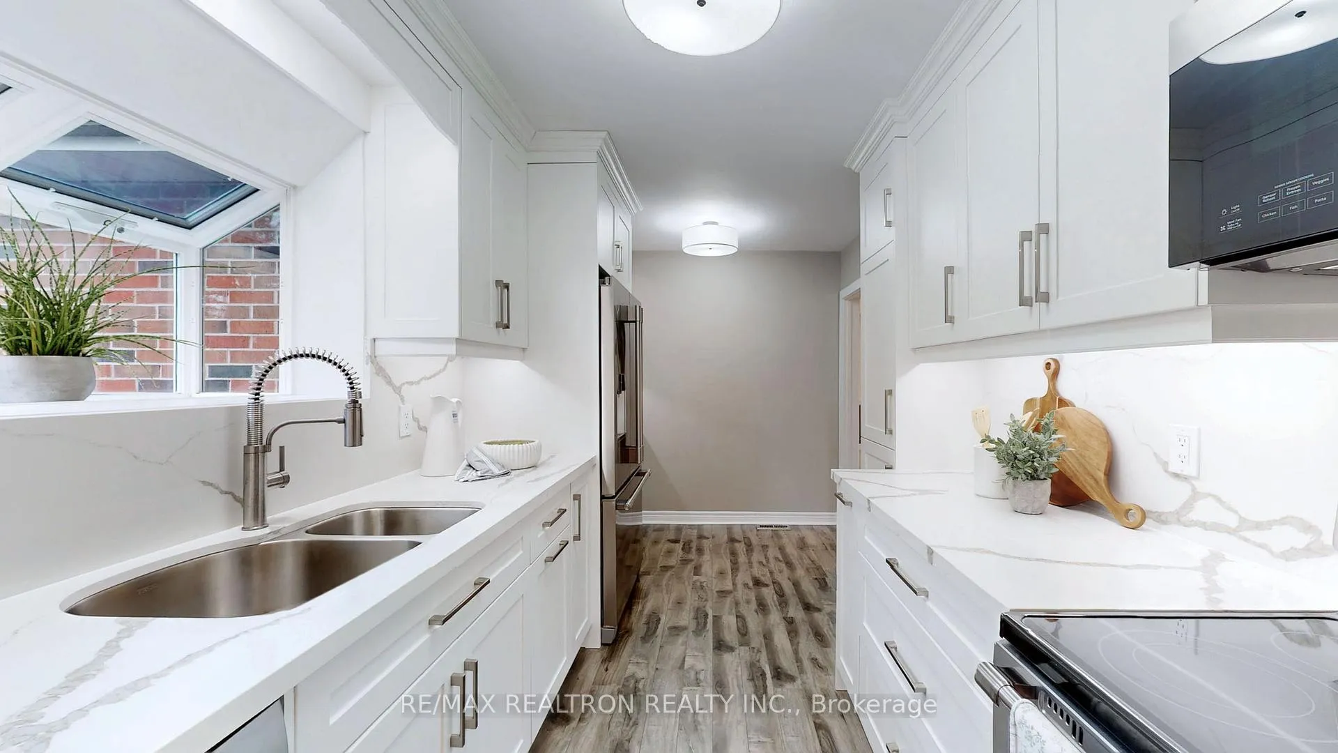 Photo 15 of 576 Arnhem Drive, Oshawa, O'Neill — HOMEH