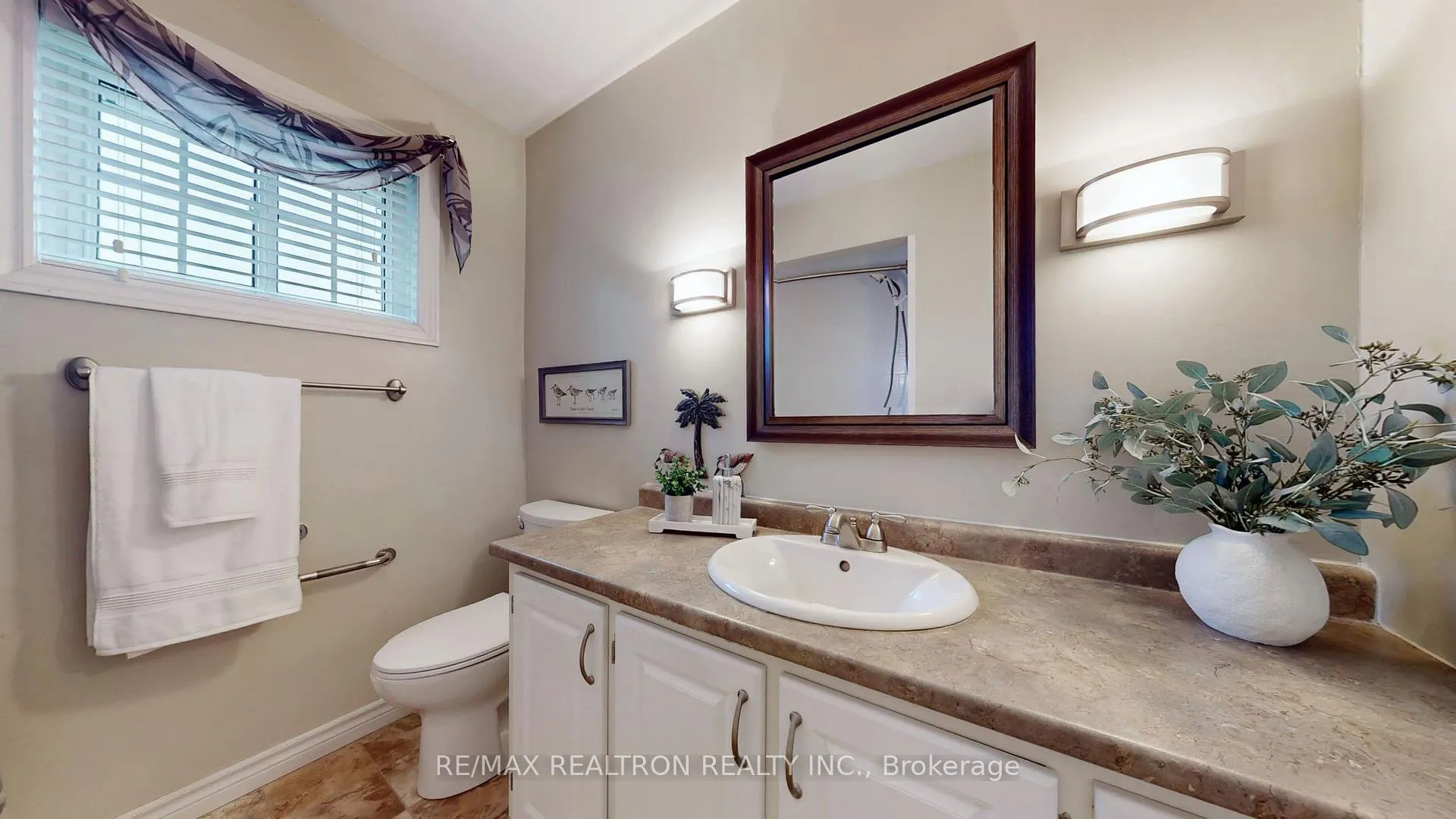 Photo 25 of 576 Arnhem Drive, Oshawa, O'Neill — HOMEH
