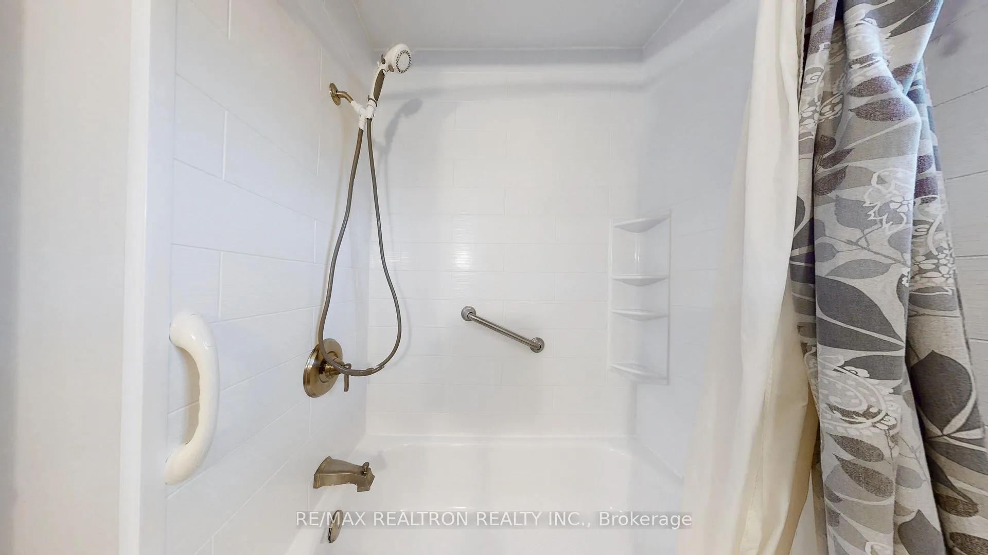Photo 26 of 576 Arnhem Drive, Oshawa, O'Neill — HOMEH