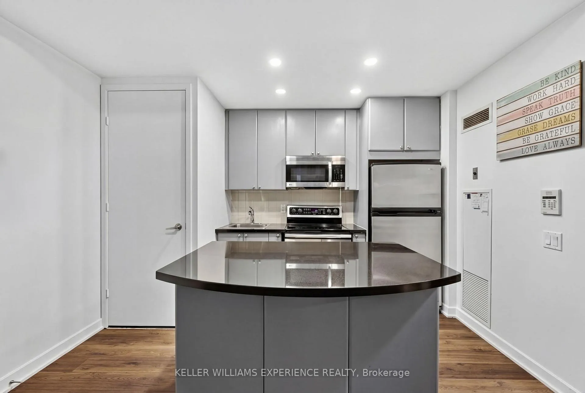 Photo 4 of Unit 1406, 85 Bloor Street E, Toronto, Church-Yonge Corridor — HOMEH