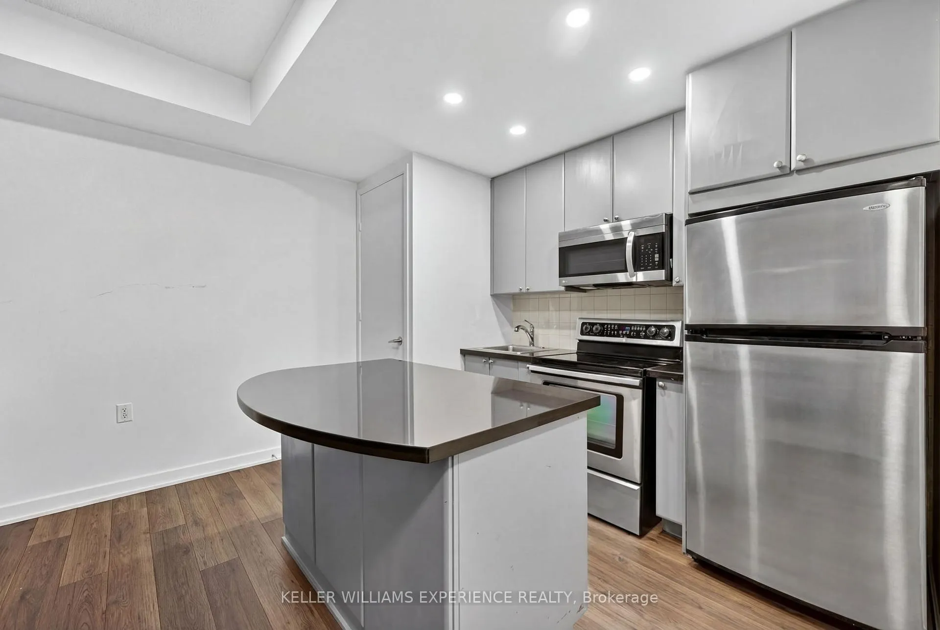 Photo 5 of Unit 1406, 85 Bloor Street E, Toronto, Church-Yonge Corridor — HOMEH