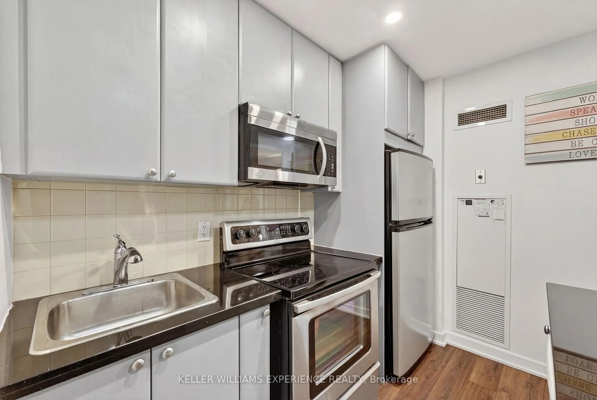 Photo 7 of Unit 1406, 85 Bloor Street E, Toronto, Church-Yonge Corridor — HOMEH