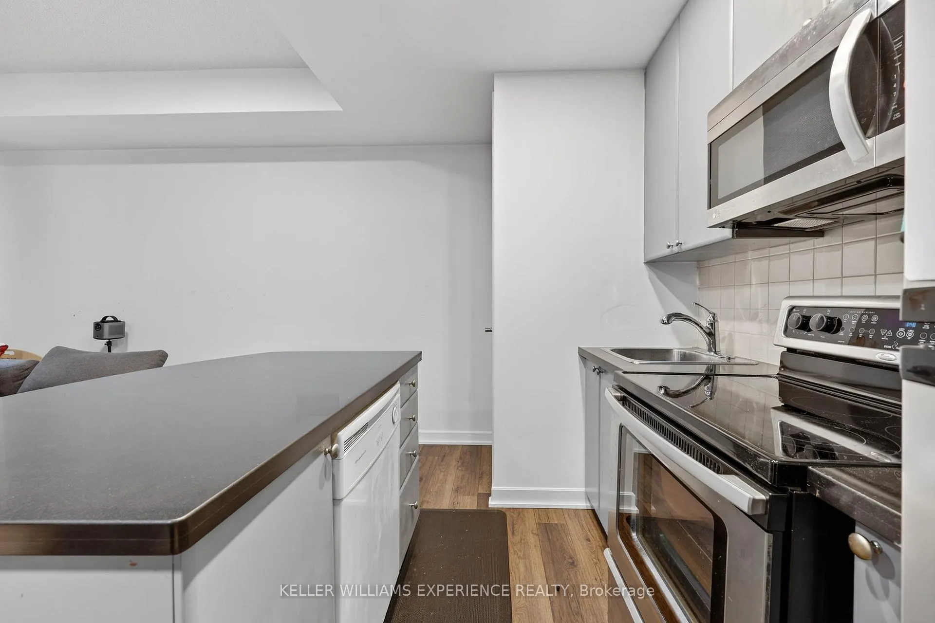 Photo 8 of Unit 1406, 85 Bloor Street E, Toronto, Church-Yonge Corridor — HOMEH