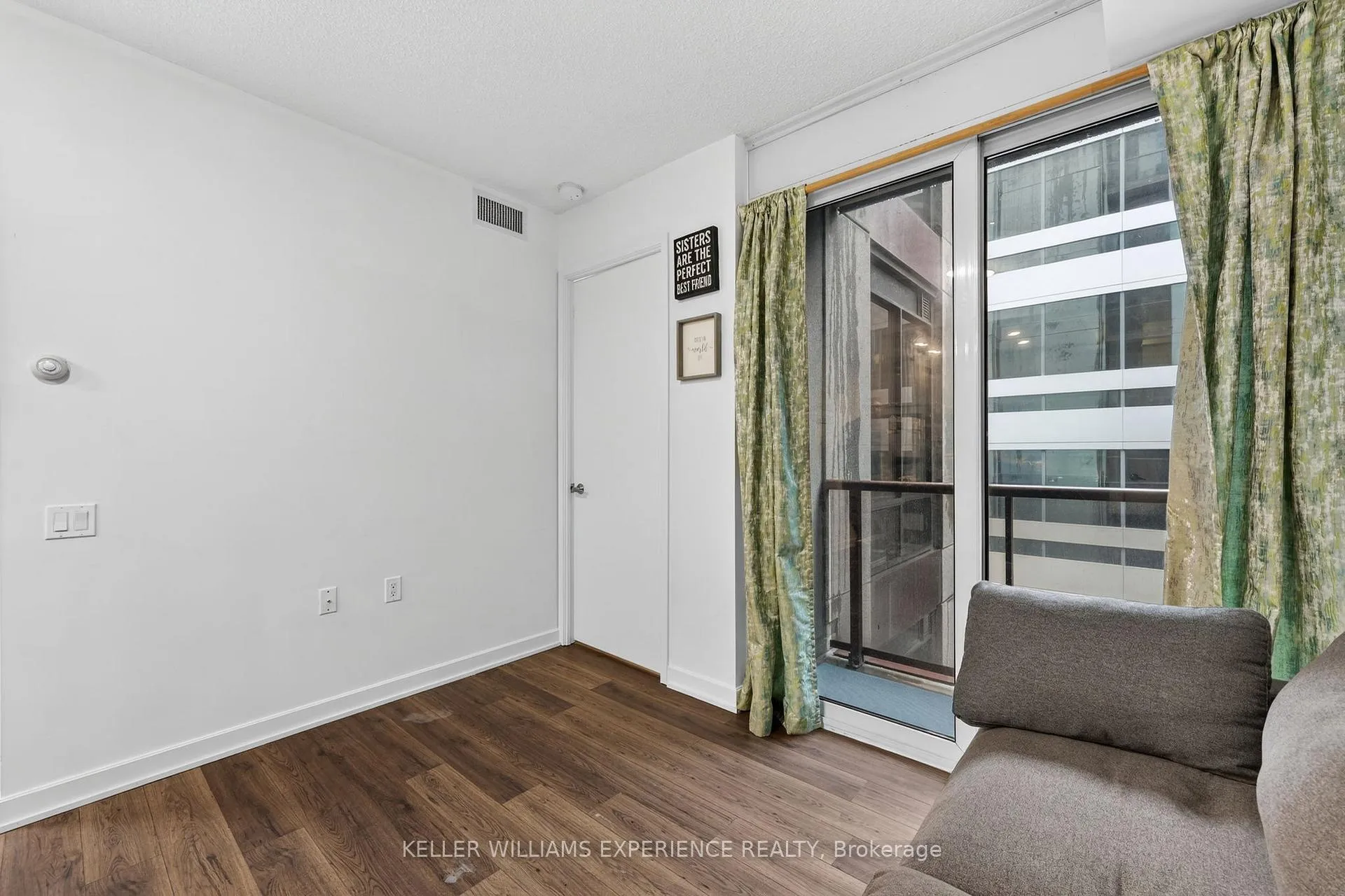 Photo 12 of Unit 1406, 85 Bloor Street E, Toronto, Church-Yonge Corridor — HOMEH