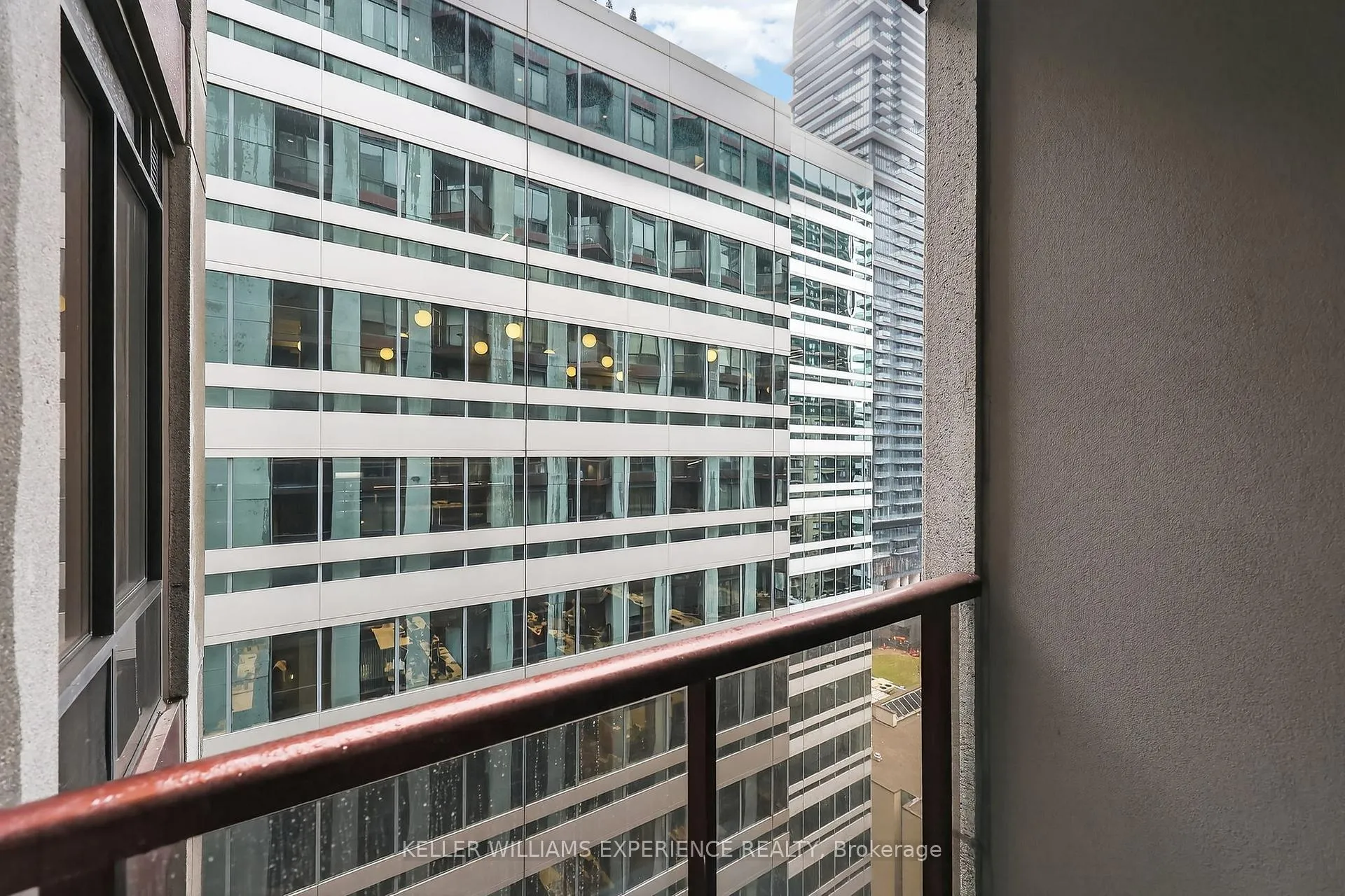 Photo 13 of Unit 1406, 85 Bloor Street E, Toronto, Church-Yonge Corridor — HOMEH