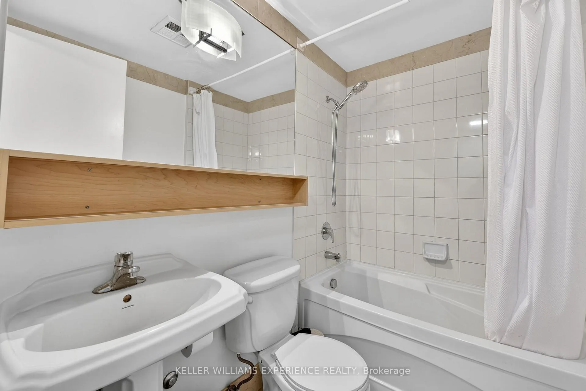 Photo 17 of Unit 1406, 85 Bloor Street E, Toronto, Church-Yonge Corridor — HOMEH