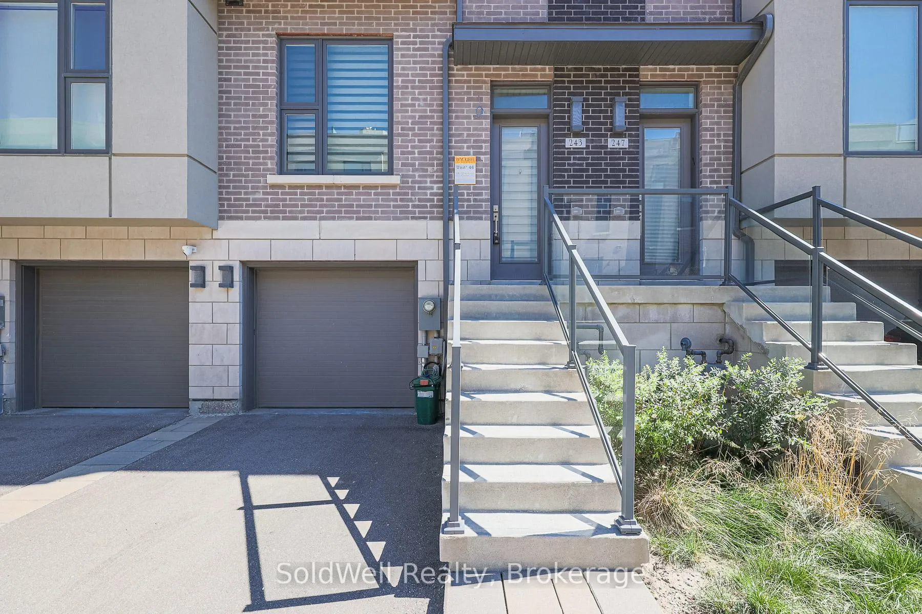 Photo 2 of 243 Smallwood Circle, Vaughan, Brownridge — HOMEH