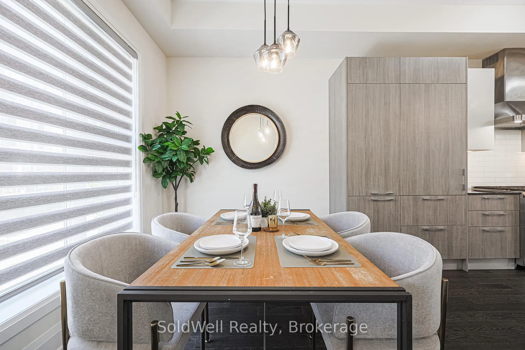 Photo 6 of 243 Smallwood Circle, Vaughan, Brownridge — HOMEH