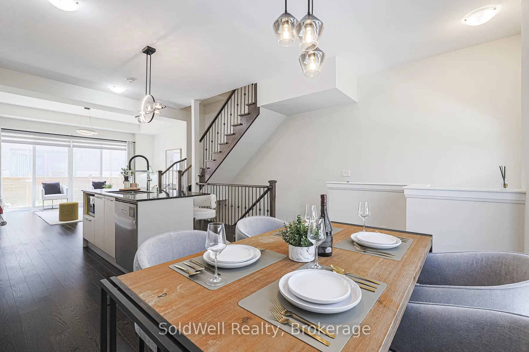Photo 7 of 243 Smallwood Circle, Vaughan, Brownridge — HOMEH