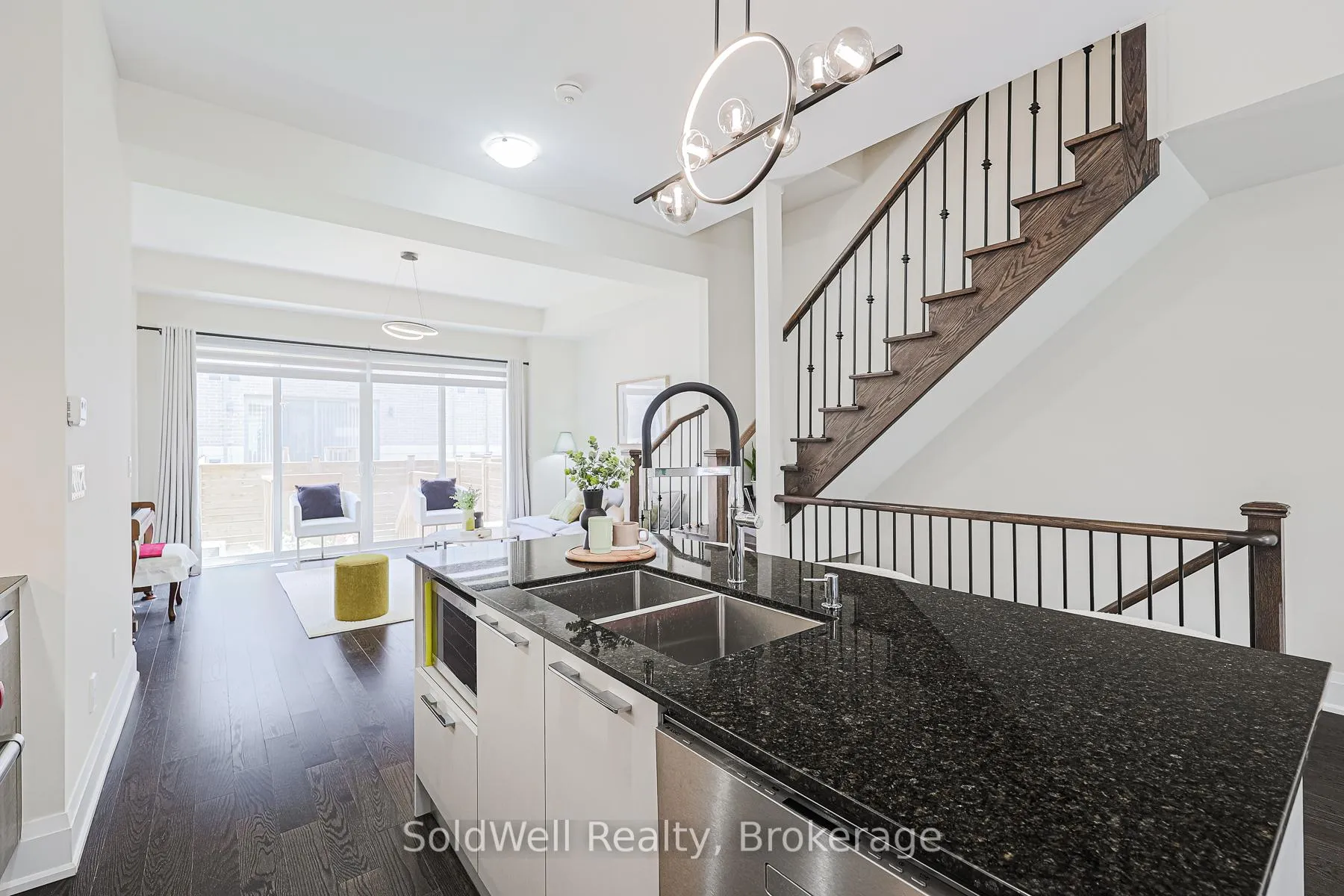 Photo 11 of 243 Smallwood Circle, Vaughan, Brownridge — HOMEH