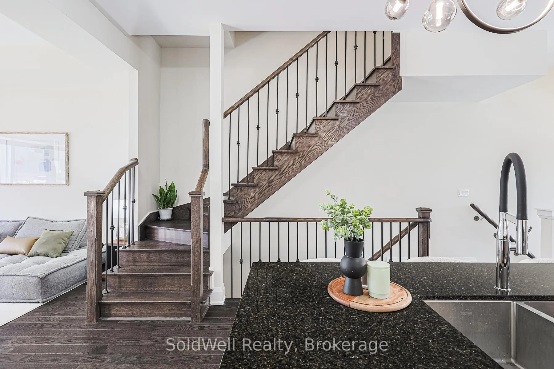 Photo 13 of 243 Smallwood Circle, Vaughan, Brownridge — HOMEH