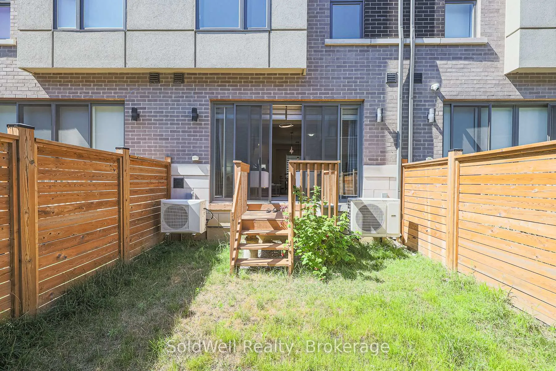 Photo 35 of 243 Smallwood Circle, Vaughan, Brownridge — HOMEH