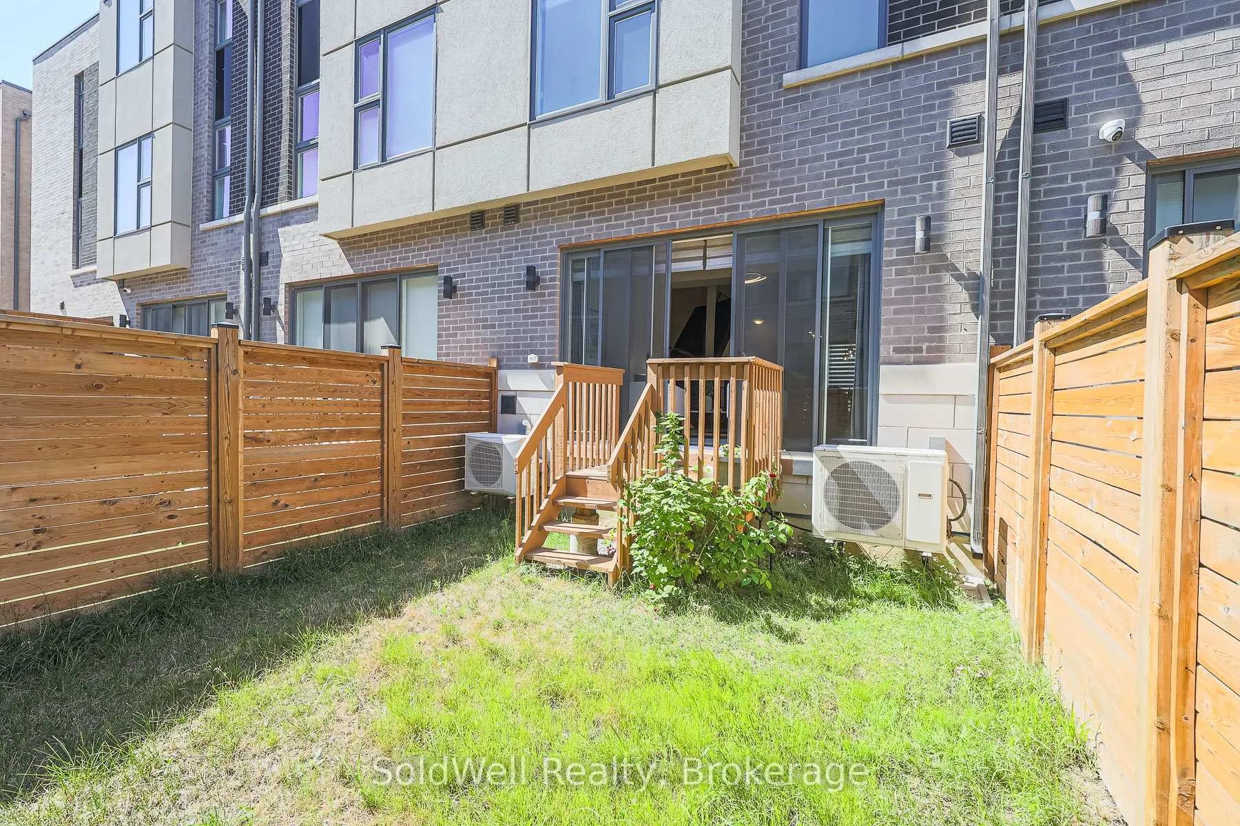 Photo 36 of 243 Smallwood Circle, Vaughan, Brownridge — HOMEH