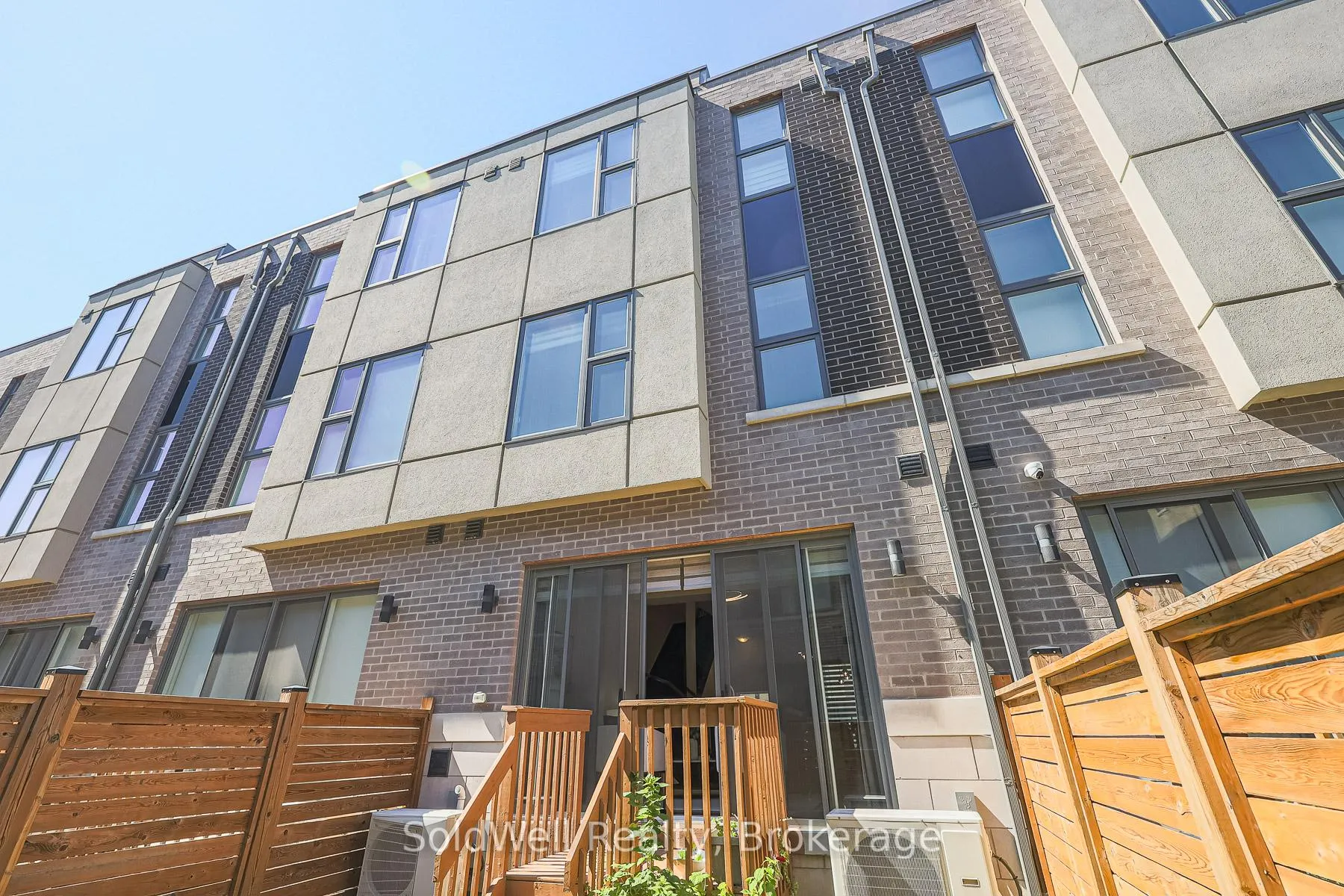 Photo 37 of 243 Smallwood Circle, Vaughan, Brownridge — HOMEH