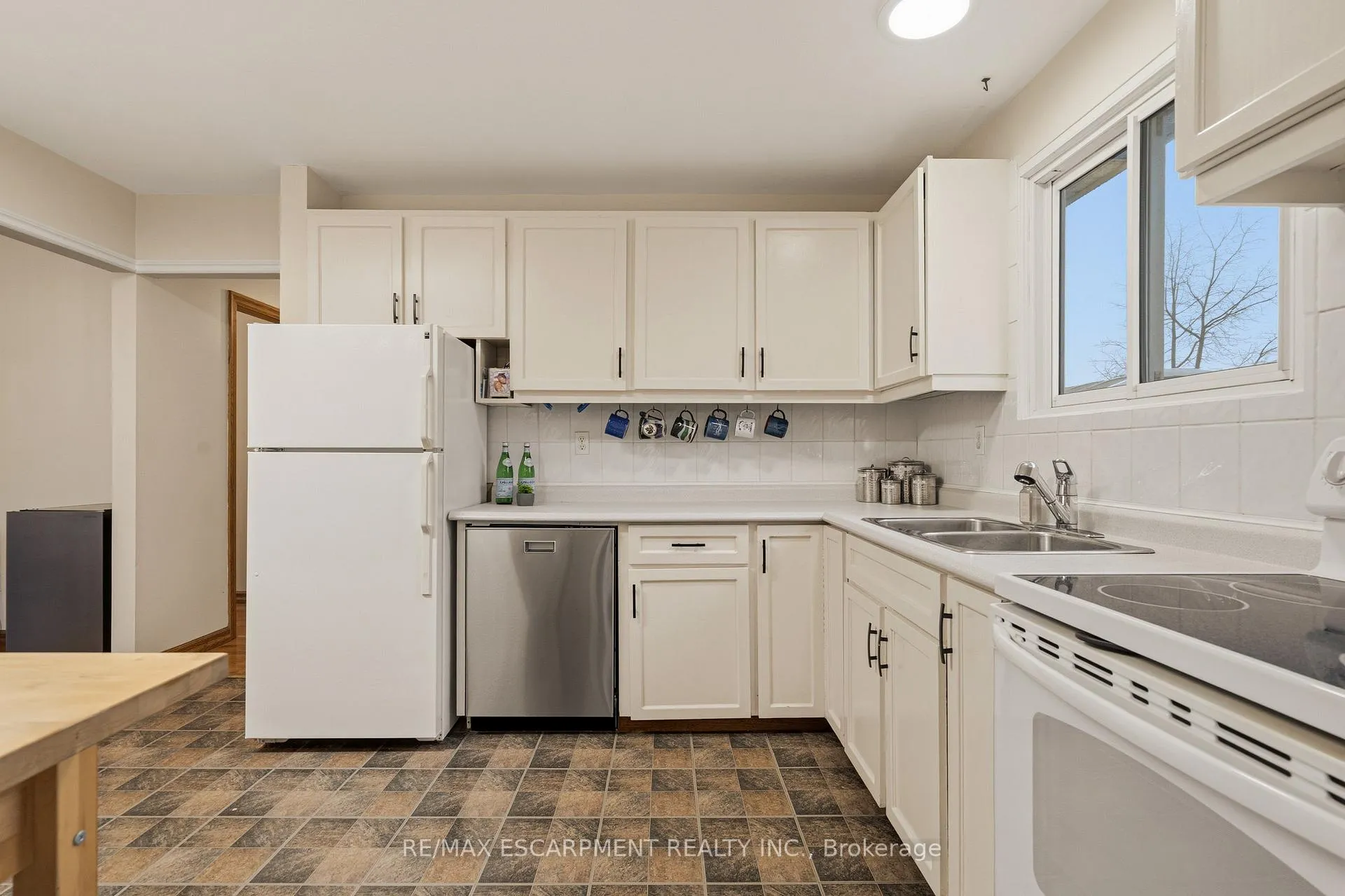 Photo 7 of 4 John Murray Street, Hamilton, Stoney Creek Mountain — HOMEH