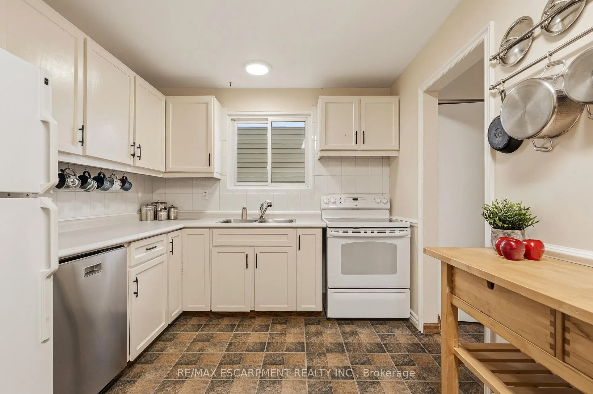 Photo 8 of 4 John Murray Street, Hamilton, Stoney Creek Mountain — HOMEH