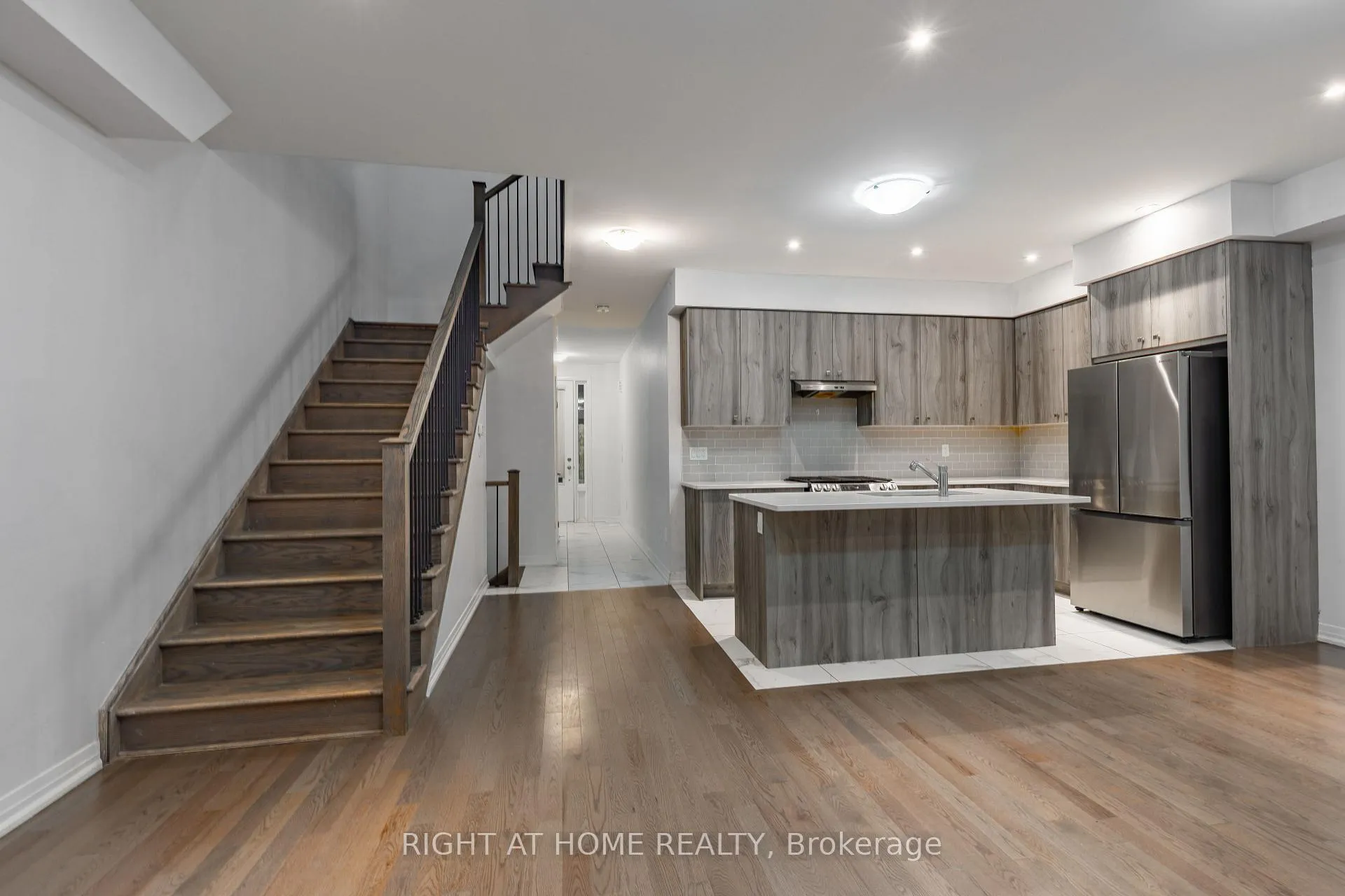 Photo 11 of 110 yale Drive, Hamilton, Mount Hope — HOMEH