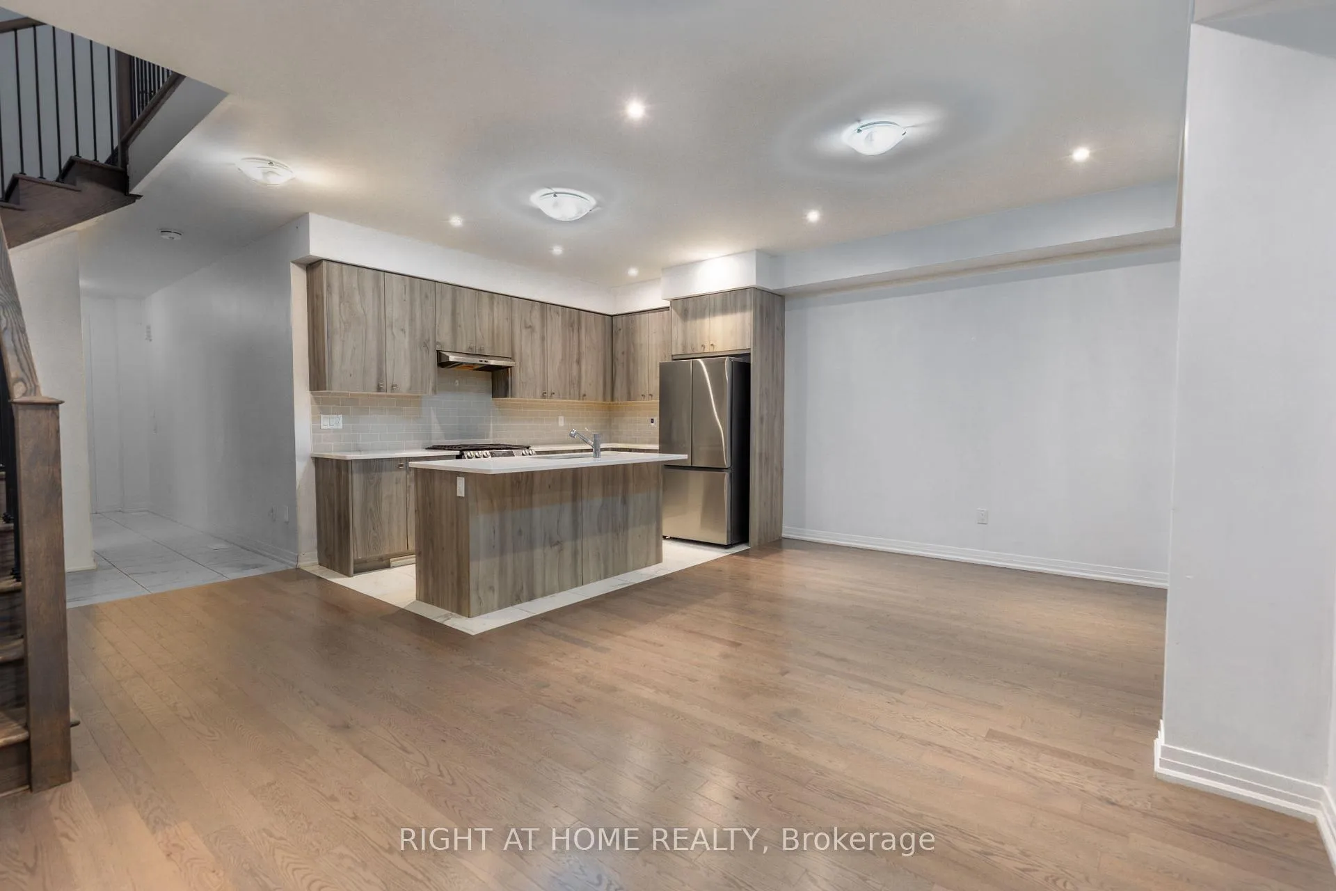 Photo 12 of 110 yale Drive, Hamilton, Mount Hope — HOMEH