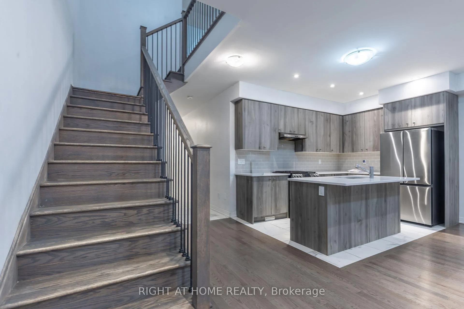 Photo 14 of 110 yale Drive, Hamilton, Mount Hope — HOMEH