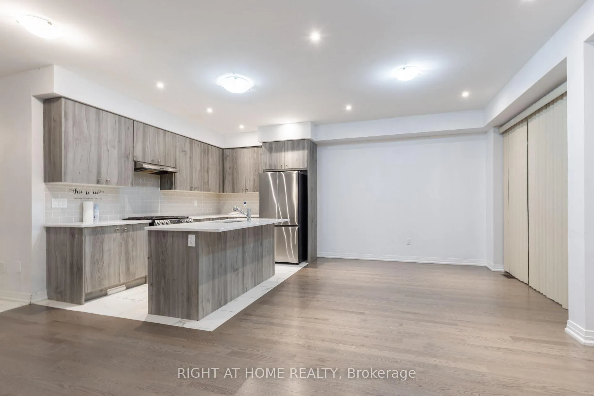 Photo 15 of 110 yale Drive, Hamilton, Mount Hope — HOMEH