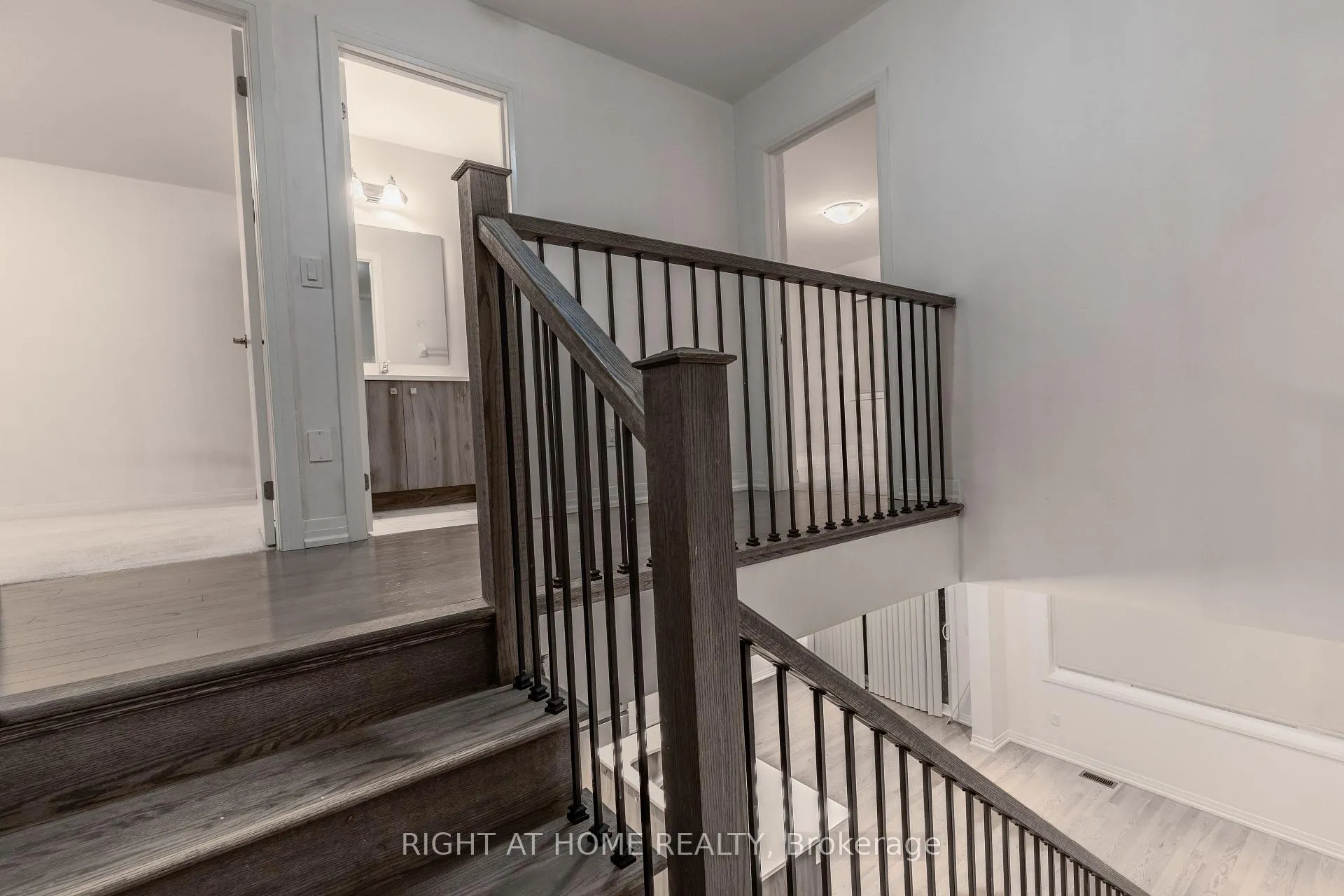 Photo 18 of 110 yale Drive, Hamilton, Mount Hope — HOMEH