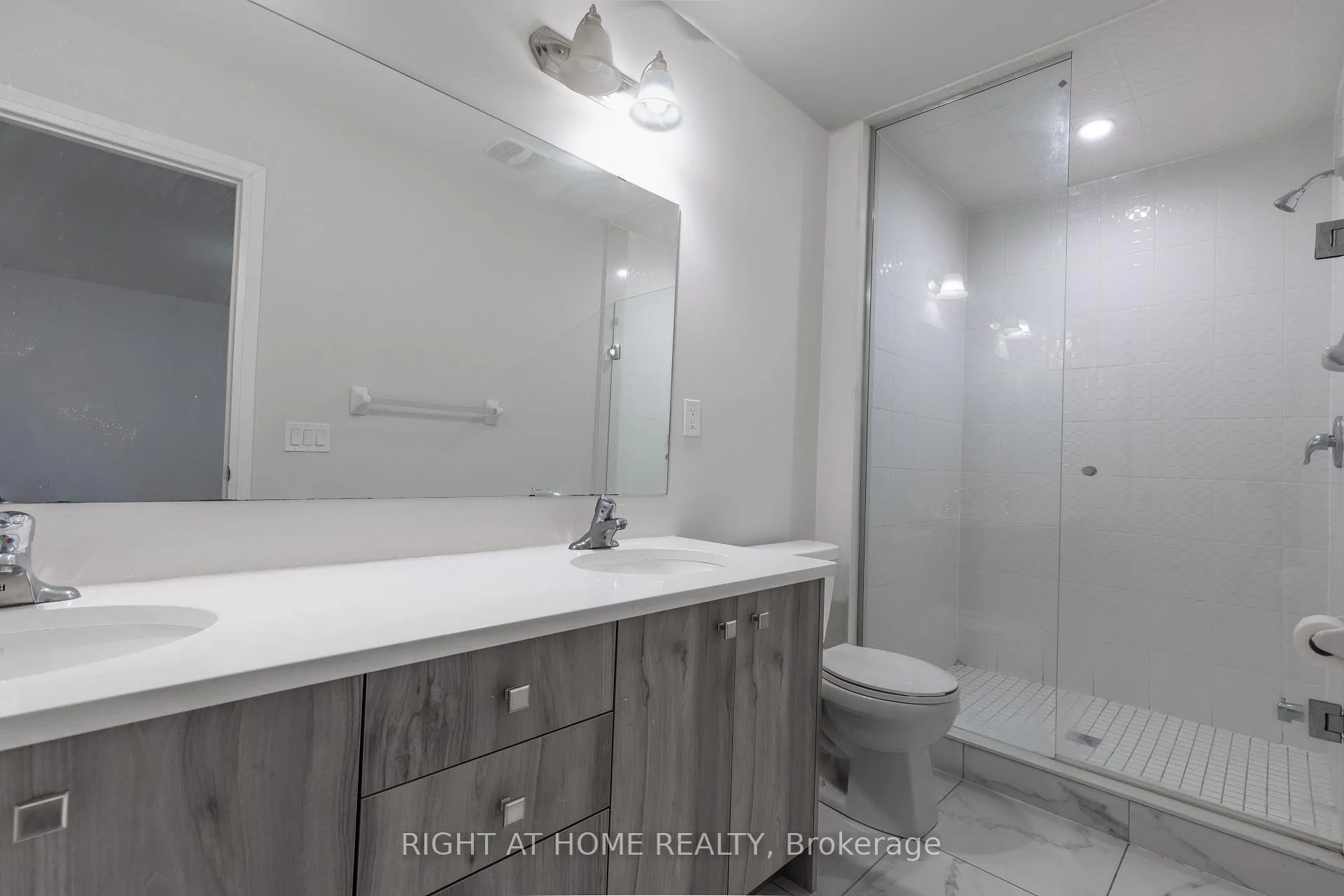 Photo 25 of 110 yale Drive, Hamilton, Mount Hope — HOMEH