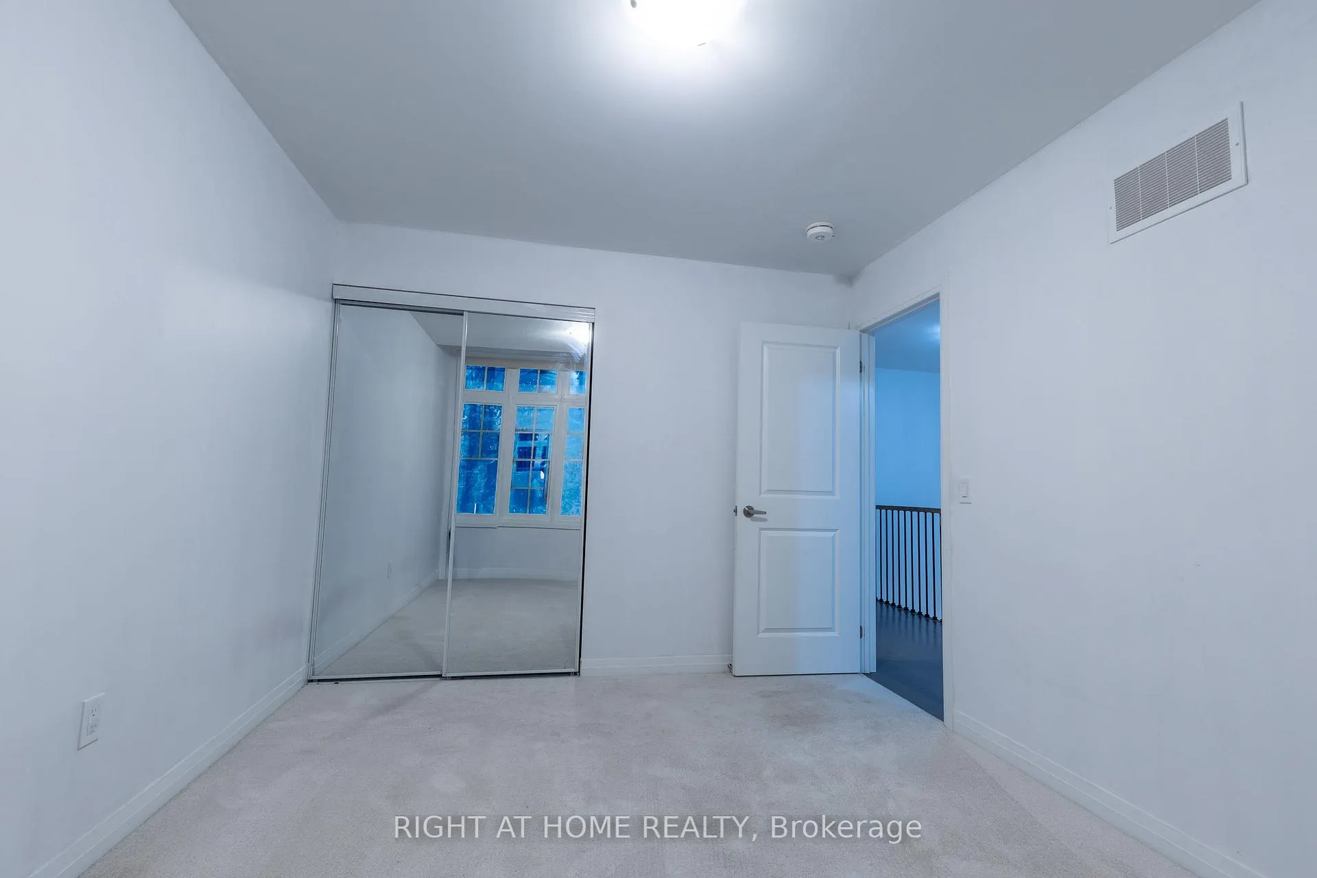 Photo 27 of 110 yale Drive, Hamilton, Mount Hope — HOMEH