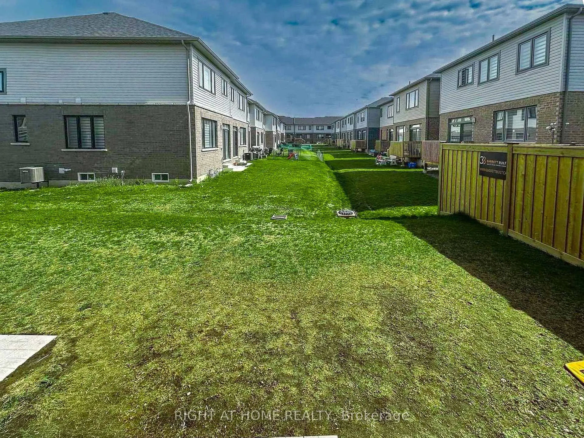 Photo 33 of 110 yale Drive, Hamilton, Mount Hope — HOMEH