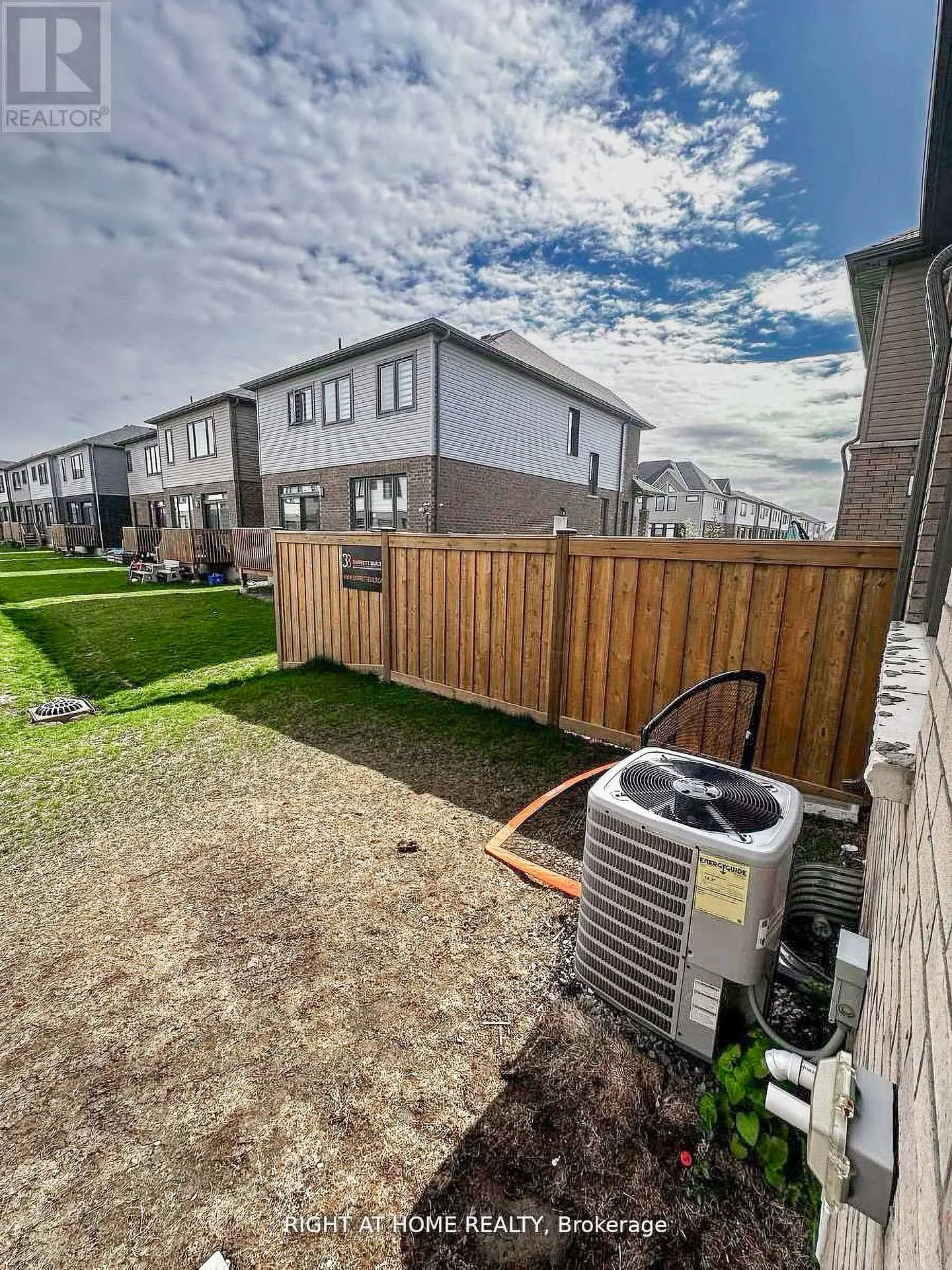 Photo 34 of 110 yale Drive, Hamilton, Mount Hope — HOMEH