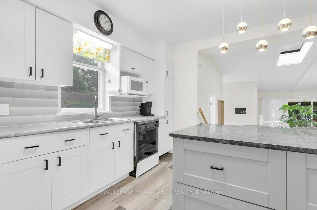 Photo 8 of 306 Bleecker Avenue, Belleville, Belleville Ward — HOMEH