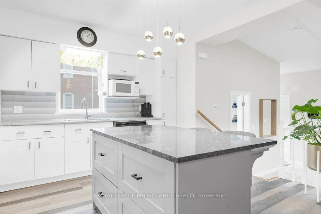 Photo 11 of 306 Bleecker Avenue, Belleville, Belleville Ward — HOMEH