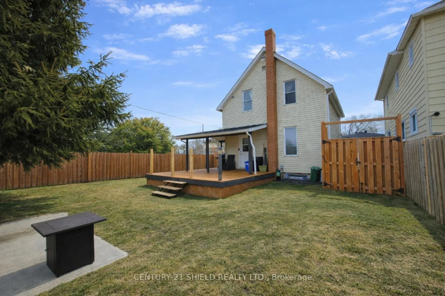 Photo 2 of 319 Third Street W, Cornwall — HOMEH