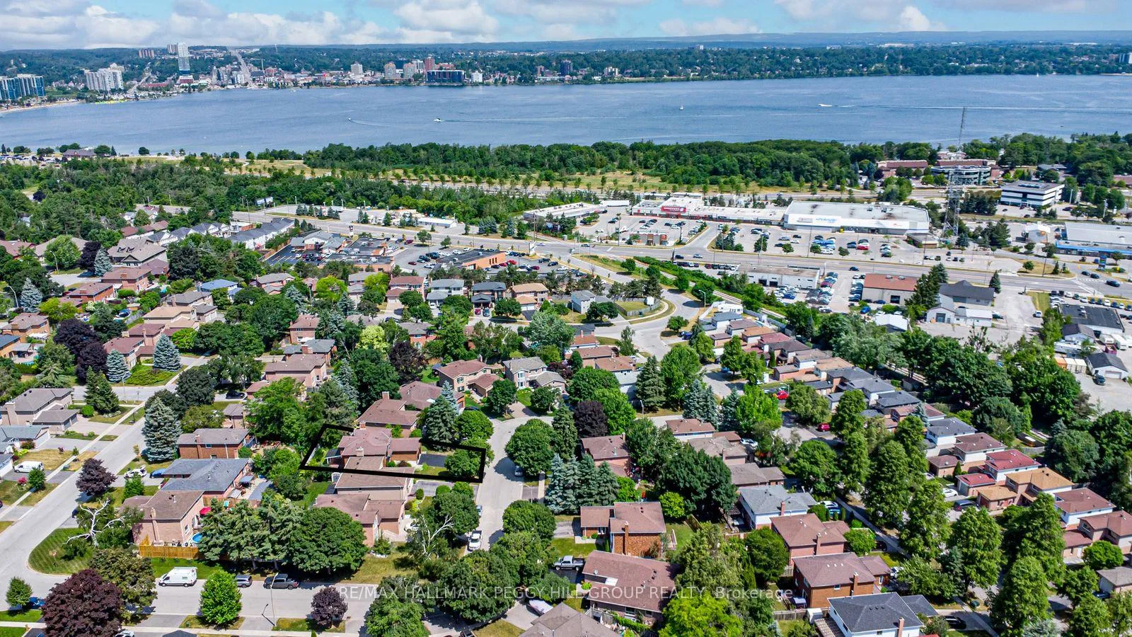 Photo 2 of 21 Autumn Lane, Barrie, Allandale Heights — HOMEH