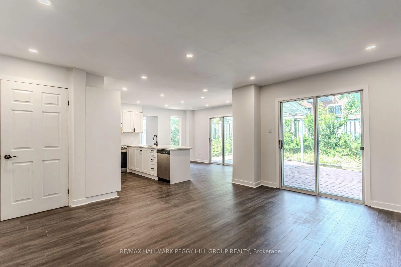 Photo 5 of 21 Autumn Lane, Barrie, Allandale Heights — HOMEH