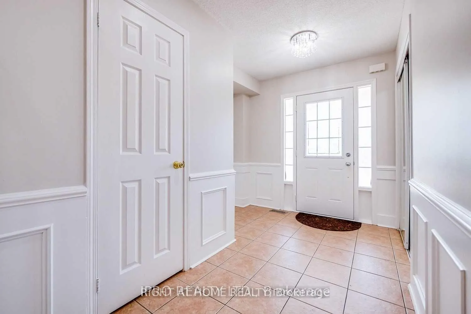 Photo 2 of 387 Bussel Crescent, Milton, Clarke — HOMEH