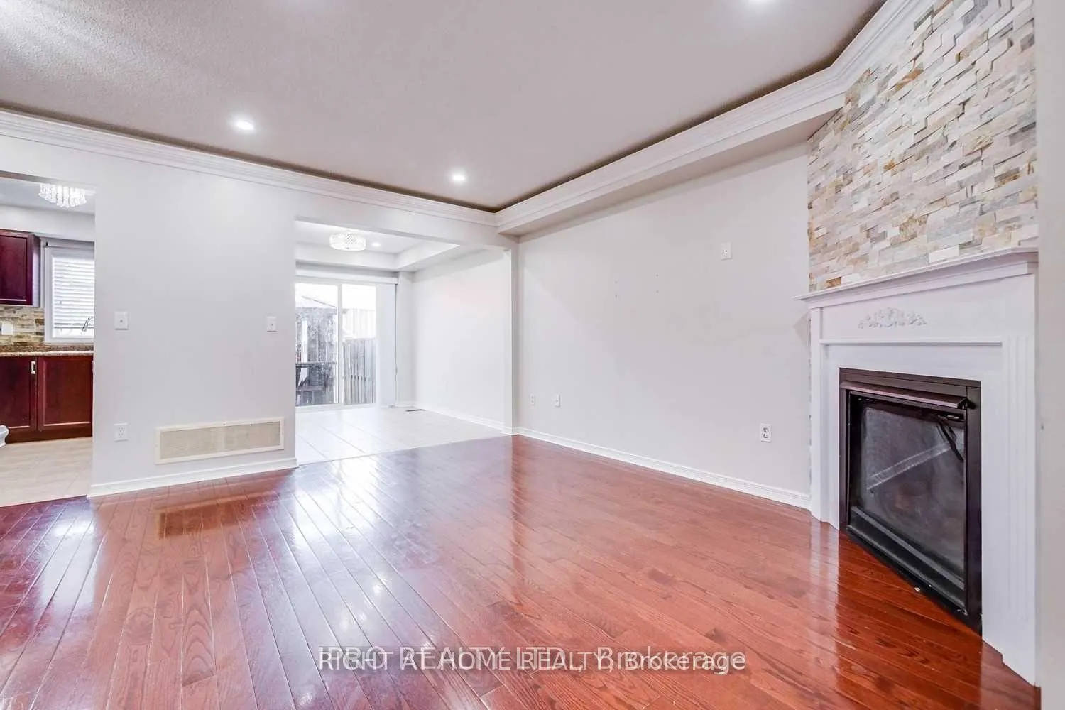 Photo 4 of 387 Bussel Crescent, Milton, Clarke — HOMEH