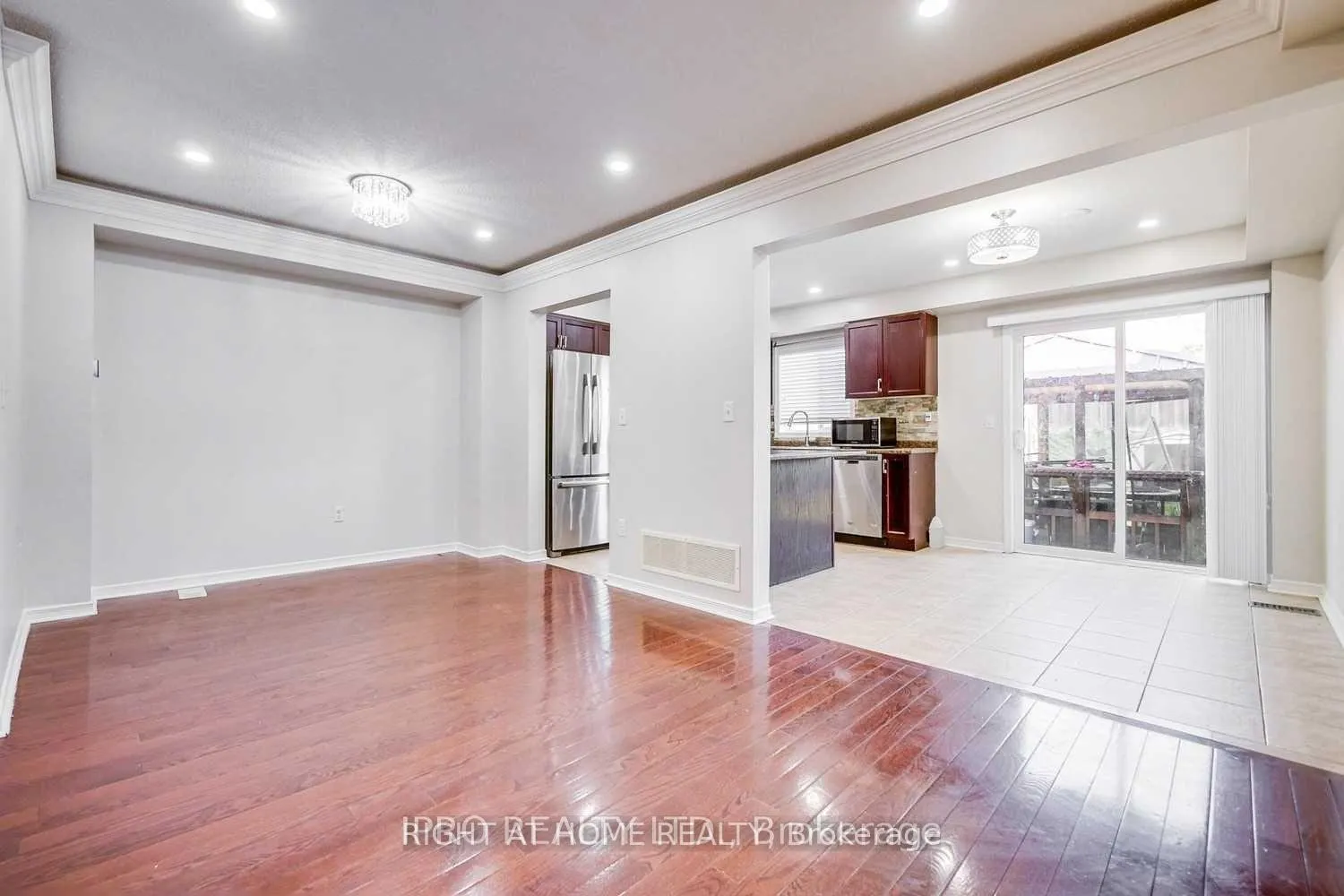 Photo 7 of 387 Bussel Crescent, Milton, Clarke — HOMEH