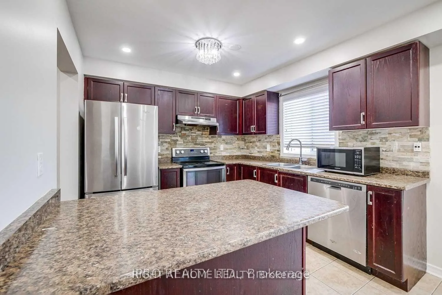 Photo 9 of 387 Bussel Crescent, Milton, Clarke — HOMEH