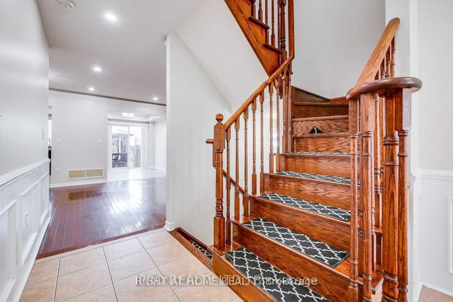 Photo 10 of 387 Bussel Crescent, Milton, Clarke — HOMEH