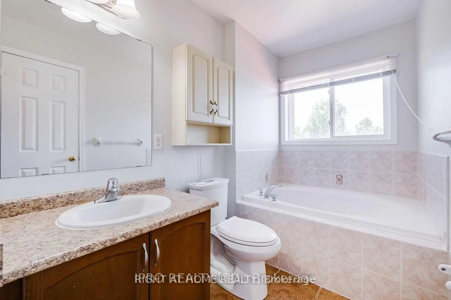 Photo 14 of 387 Bussel Crescent, Milton, Clarke — HOMEH